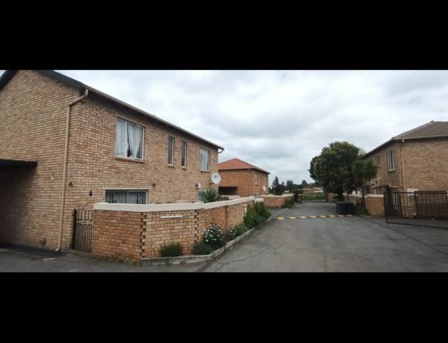 2 BEDROOM PROPERTY TO RENT IN STRUBENSVALLEI